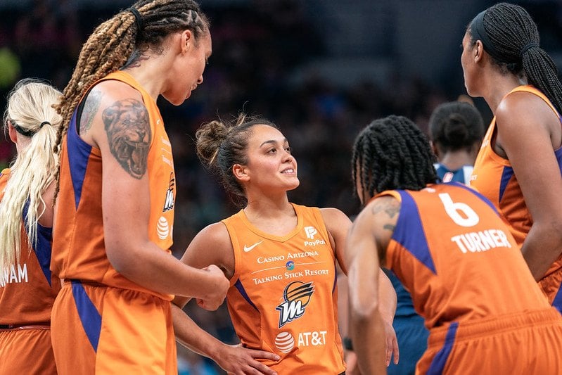 Leilani Mitchell, Brittney Griner and teammates