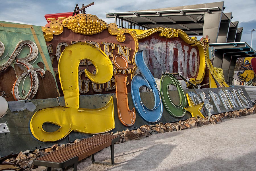 Lido De Paris sign